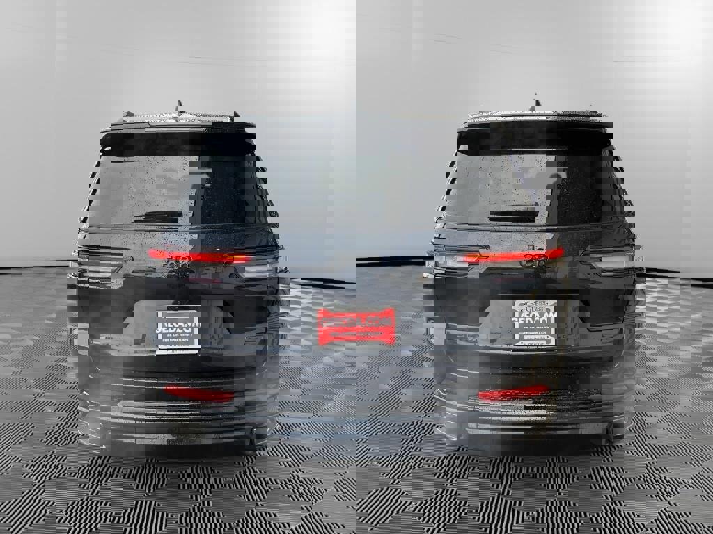 Used 2023 Jeep Grand Cherokee L Summit image 5