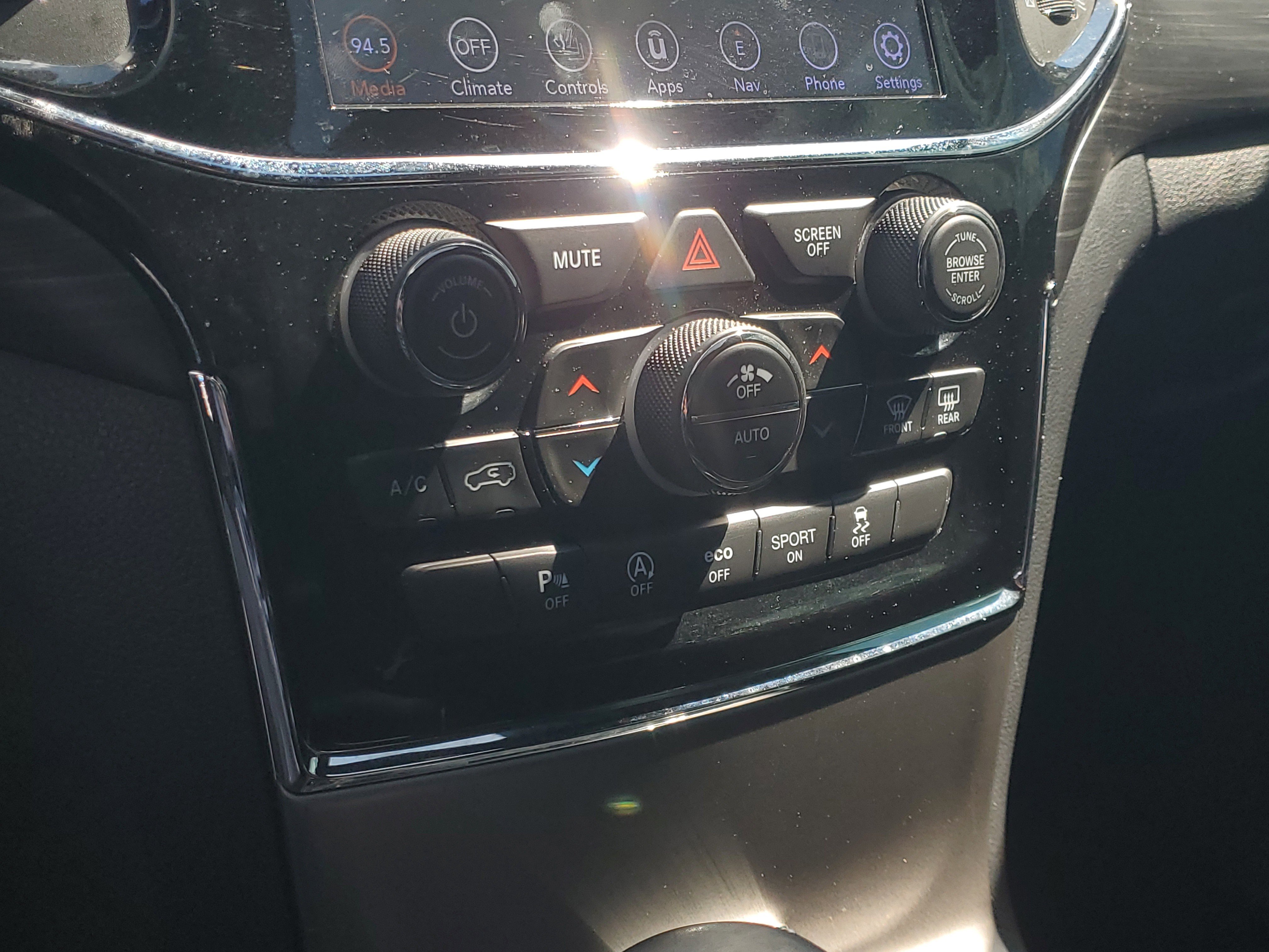 Used 2019 Jeep Grand Cherokee Altitude image 24