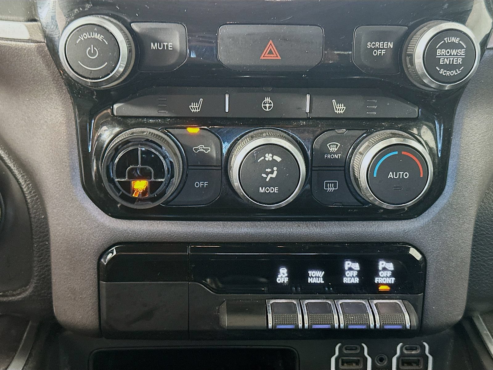 Used 2021 RAM 1500 Big Horn AWD/4WD image 16