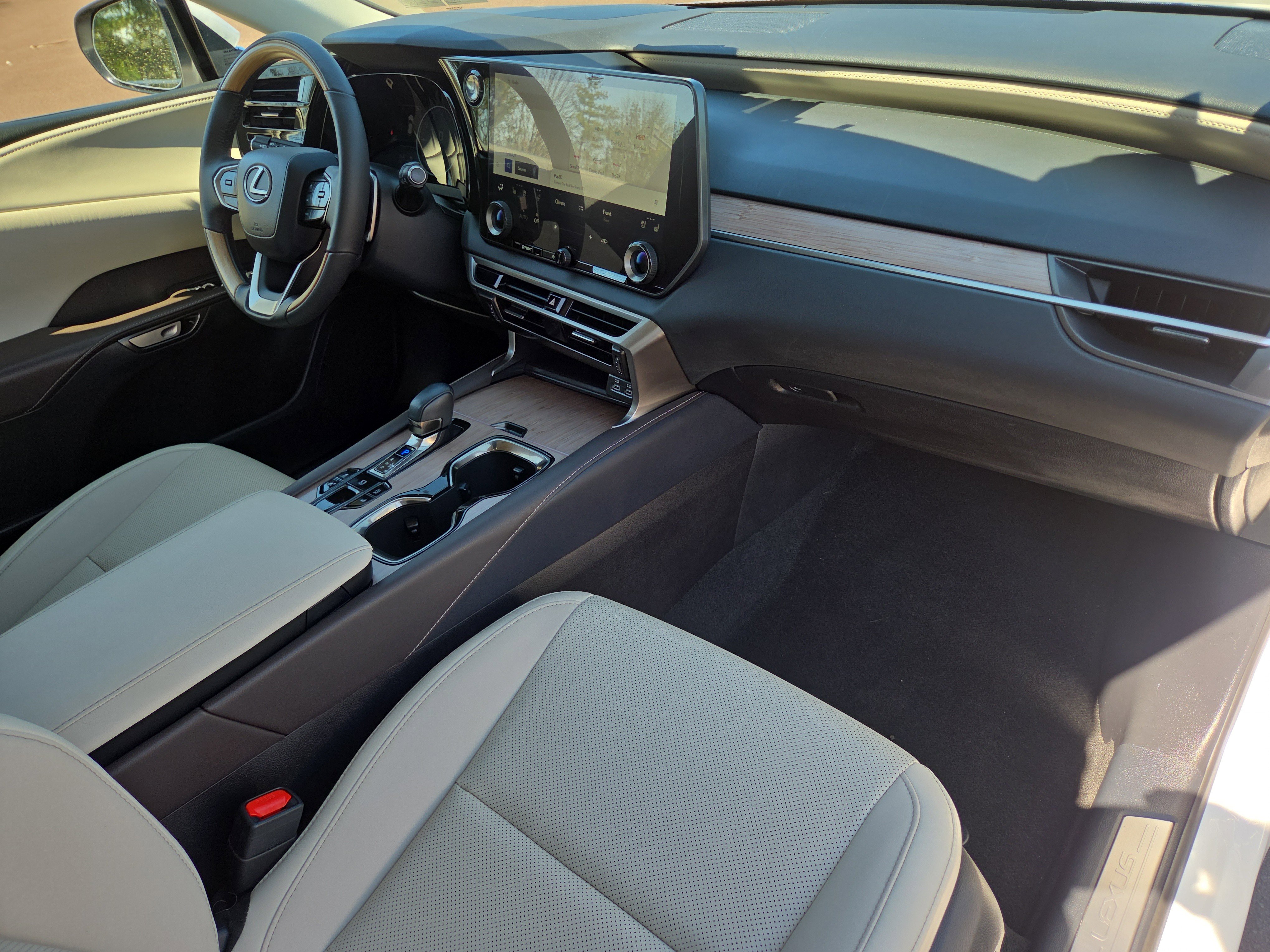 Used 2024 Lexus RX 350 Premium w/ Accessory Package (Z1) image 18