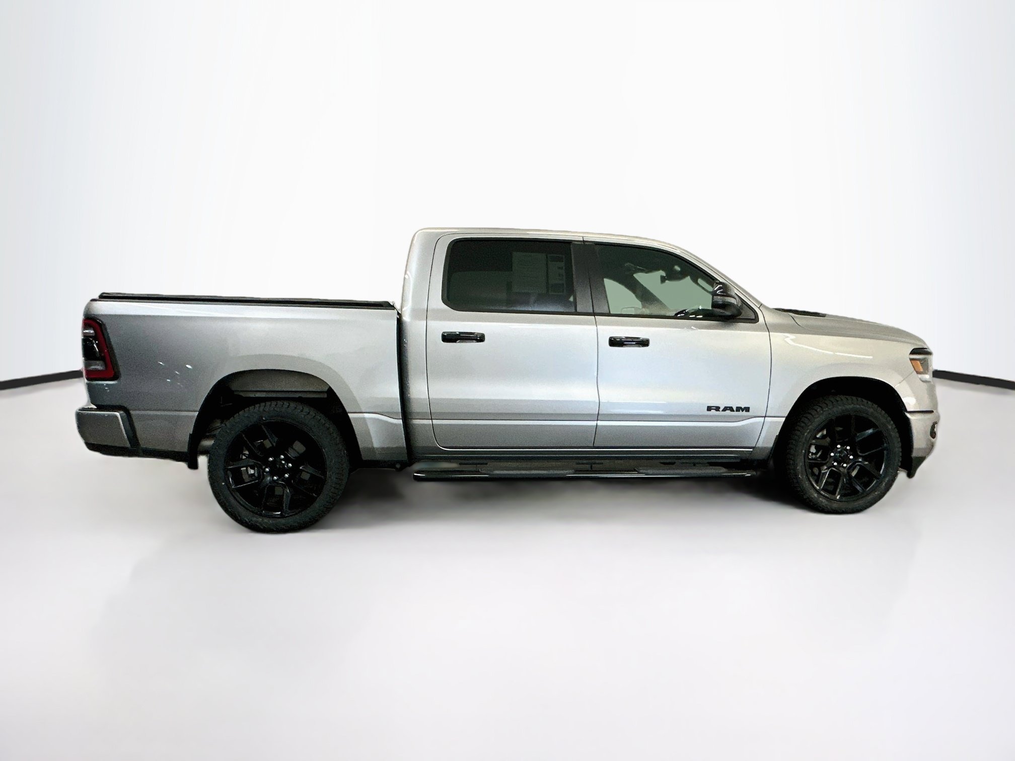 Used 2024 RAM 1500 Laramie AWD/4WD image 10