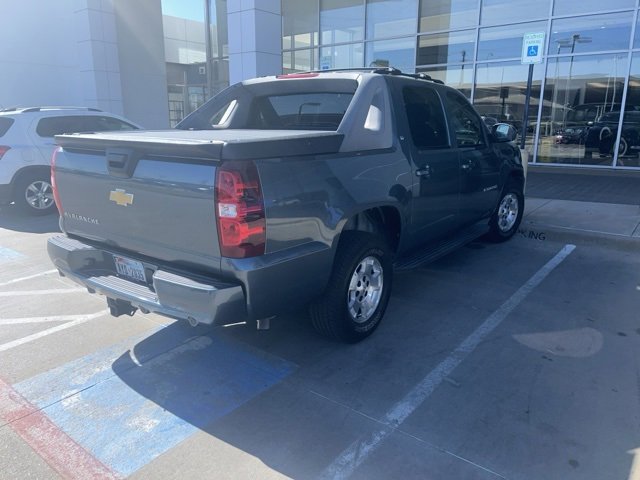 Used 2011 Chevrolet Avalanche LT w/ Luxury Package image 3