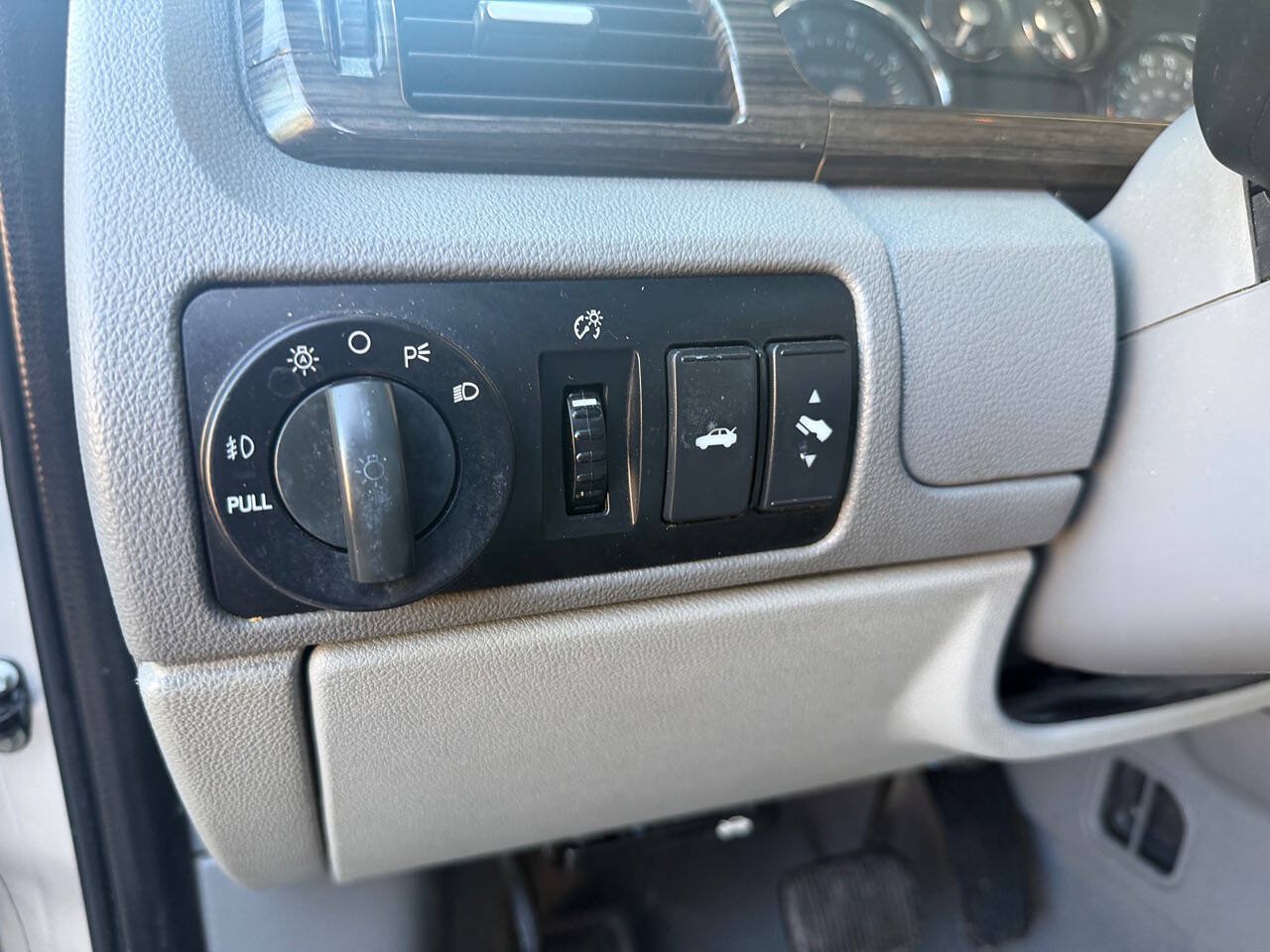 Used 2007 Mercury Montego Luxury FWD image 21