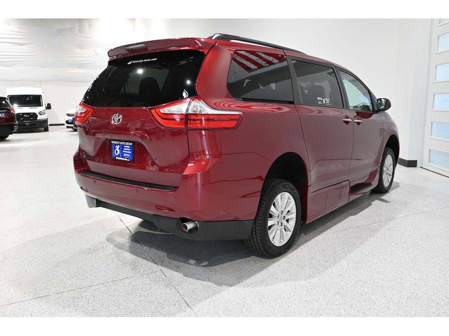 Used 2015 Toyota Sienna XLE Premium FWD image 6