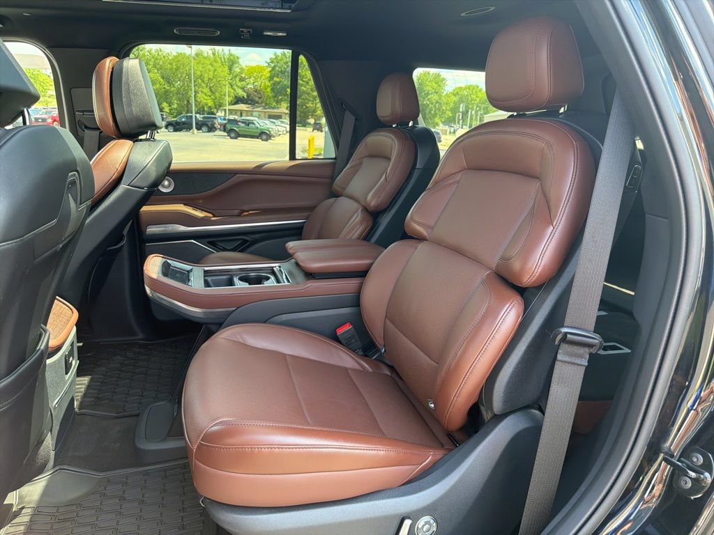 Used 2025 Lincoln Navigator Reserve AWD/4WD image 14