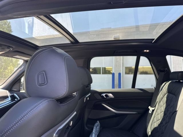 New 2026 BMW X5 xDrive40i w/ M Sport Package AWD/4WD image 11
