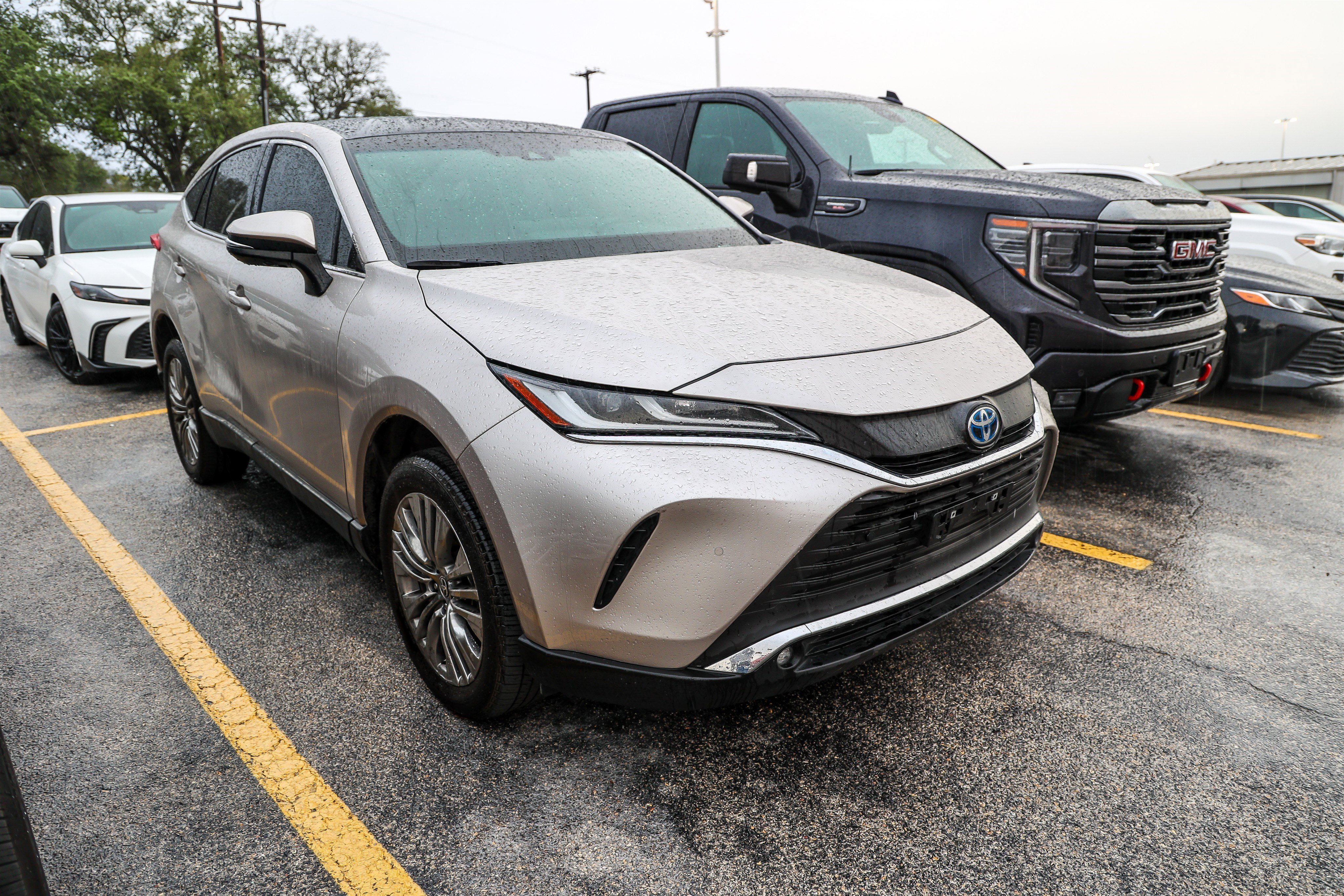 Used 2024 Toyota Venza Limited AWD/4WD image 6