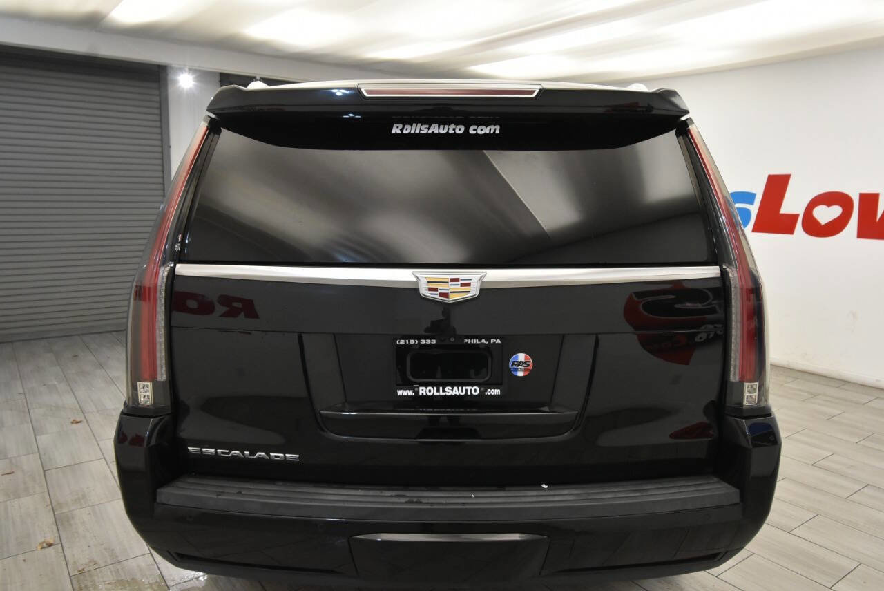 Used 2020 Cadillac Escalade Premium Luxury image 4