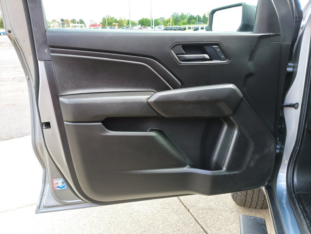Used 2025 Chevrolet Colorado Trail Boss AWD/4WD image 11