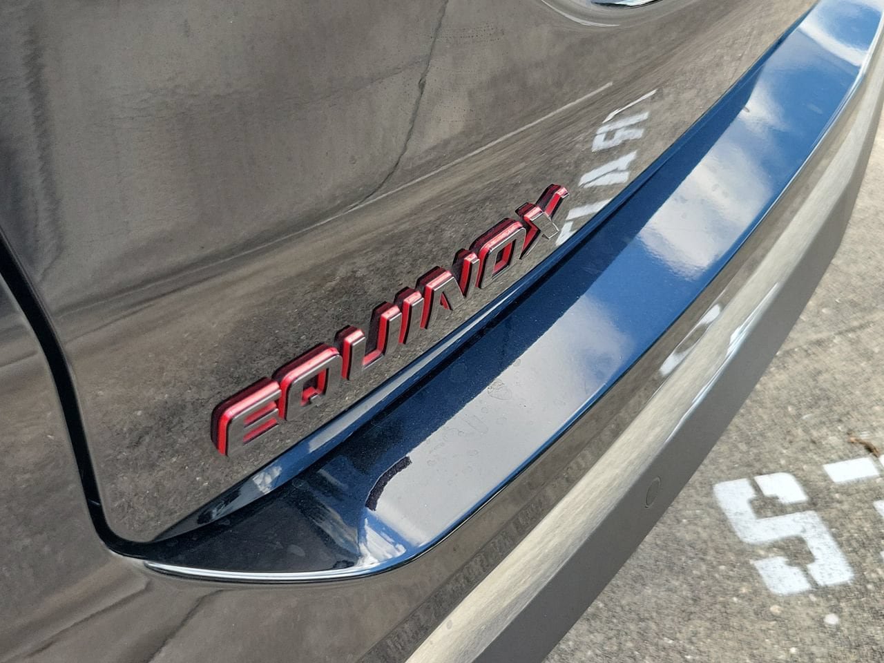 Used 2021 Chevrolet Equinox Premier w/ Redline Edition FWD image 6