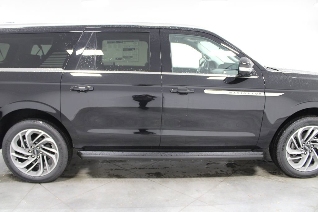 New 2026 Lincoln Navigator L Premier AWD/4WD image 10