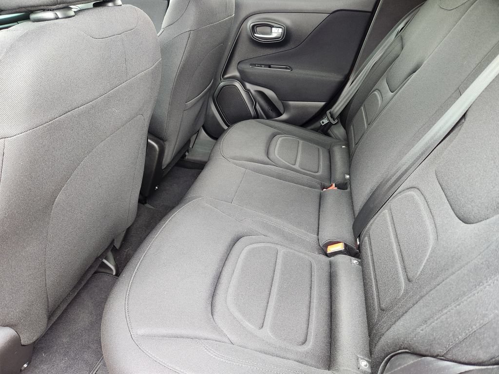 Used 2019 Jeep Renegade Latitude FWD image 30