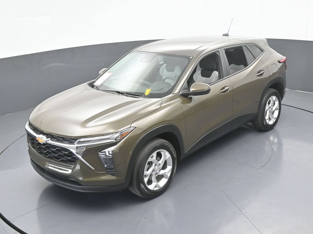 Used 2024 Chevrolet Trax LS w/ LS Convenience Package FWD image 41