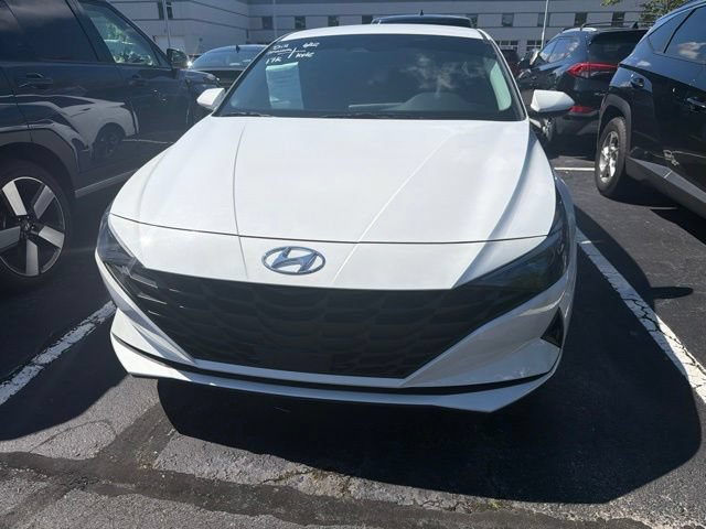 Used 2023 Hyundai Elantra SEL w/ Convenience Package FWD image 3