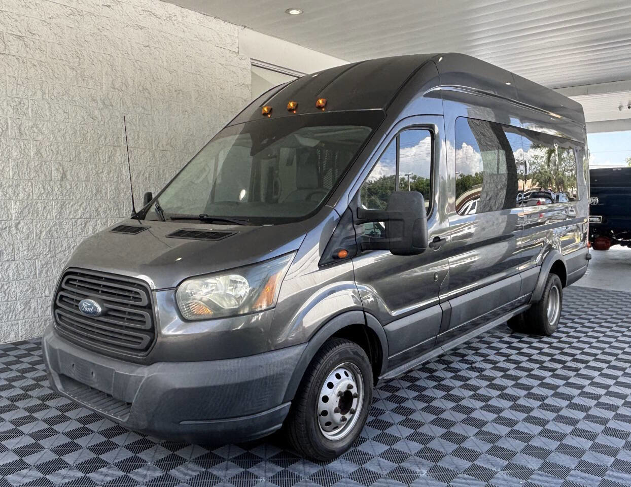Used 2017 Ford Transit 350 XL RWD image 5