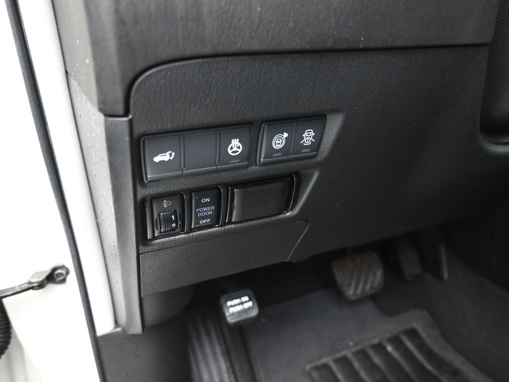 Used 2019 Nissan Armada Platinum image 13