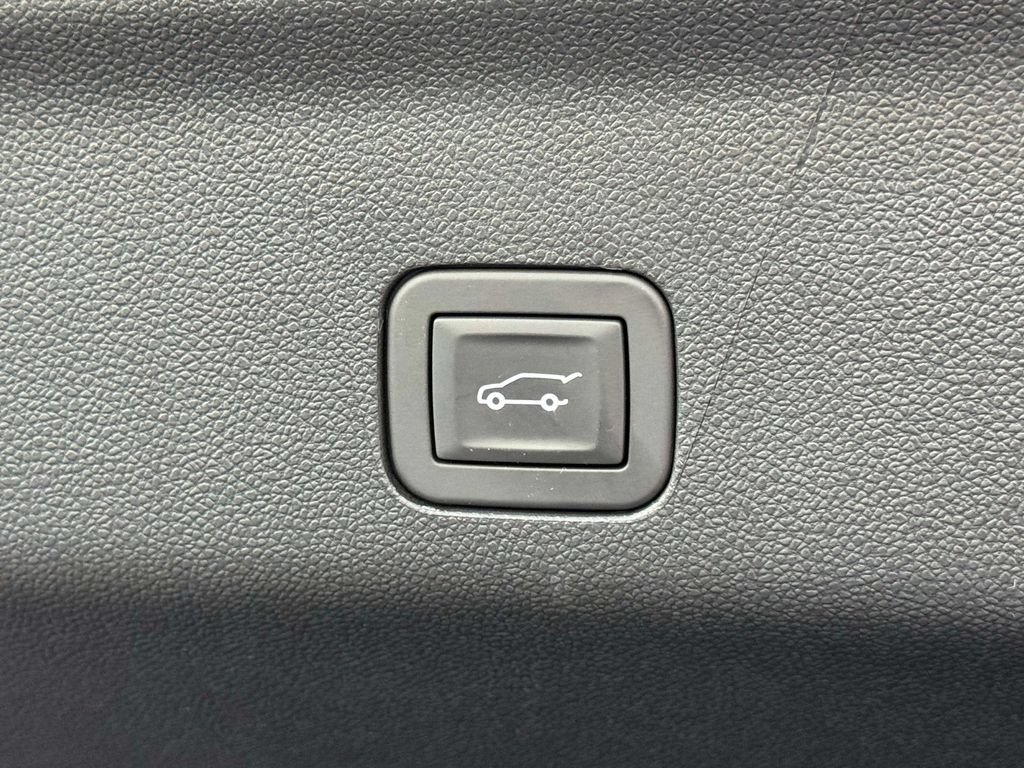Used 2026 Cadillac Escalade ESV Platinum Sport w/ LPO, Floor Liner Package AWD/4WD image 19