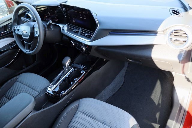 Certified 2025 Chevrolet Trax LT image 27