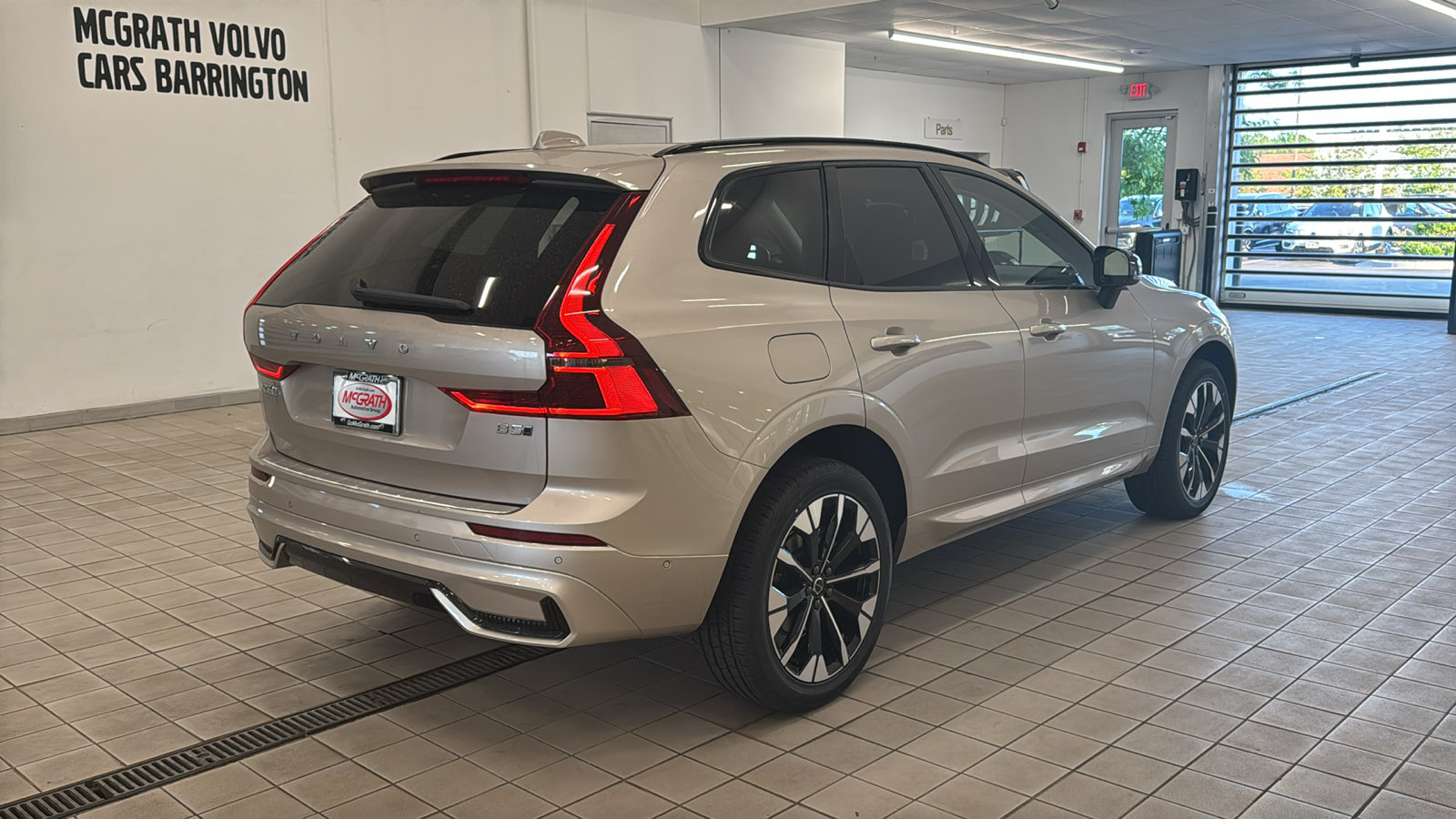 New 2026 Volvo XC60 B5 Plus w/ Protection Package Premier AWD/4WD image 5