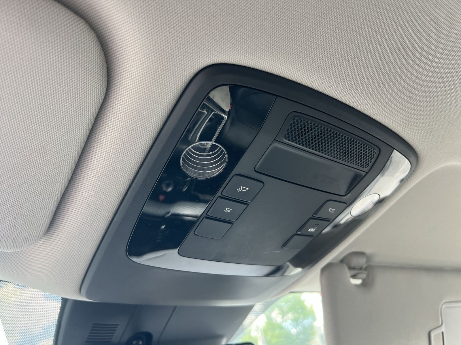 Used 2024 Kia Carnival LX FWD image 32