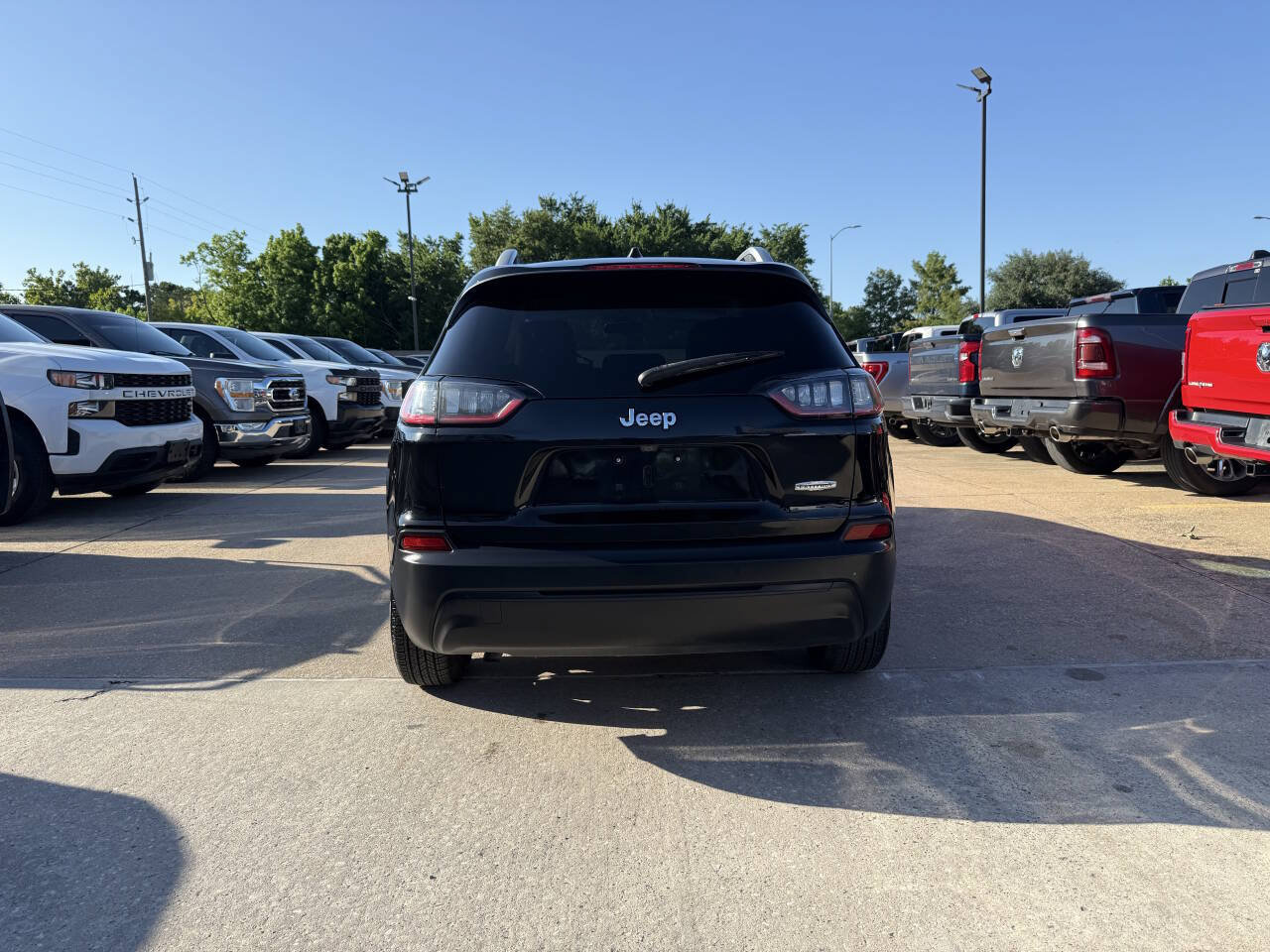 Used 2019 Jeep Cherokee Latitude w/ Popular Appearance Group FWD image 37
