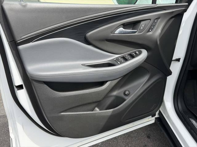 Used 2020 Buick Envision Essence w/ Experience Buick Package AWD/4WD image 18