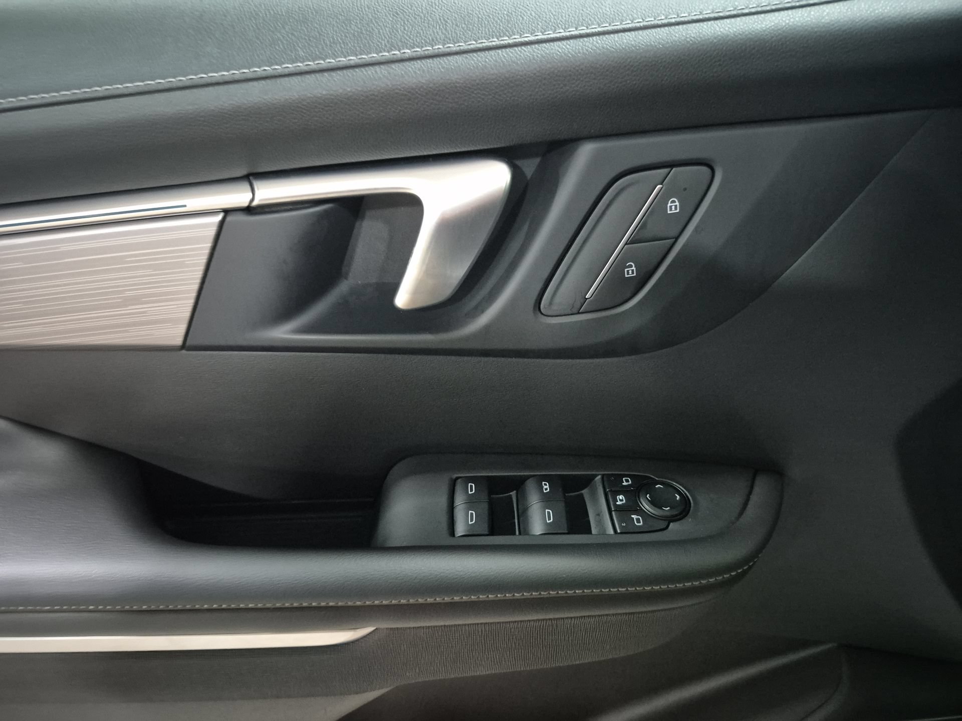 Certified 2025 Buick Enclave Preferred AWD/4WD image 24