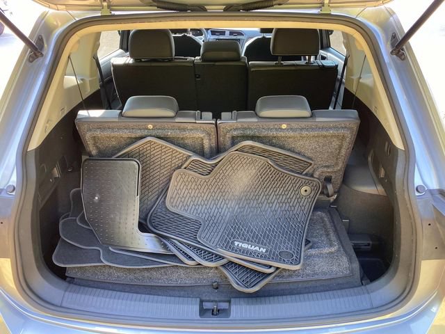 Used 2023 Volkswagen Tiguan SE w/ Panoramic Sunroof Package FWD image 28
