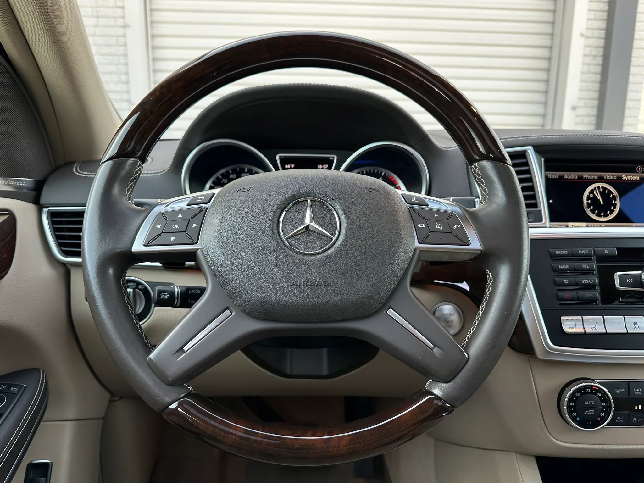 Used 2015 Mercedes-Benz GL 550 4MATIC image 33