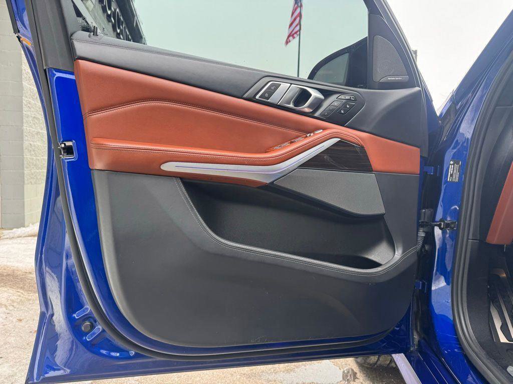 Used 2023 BMW X7 M60i w/ Executive Package image 37
