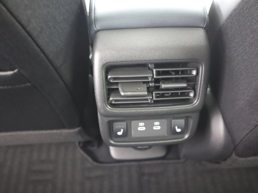 New 2026 Nissan Leaf Platinum+ w/ Floor Mat Package (Platinum+) FWD image 24