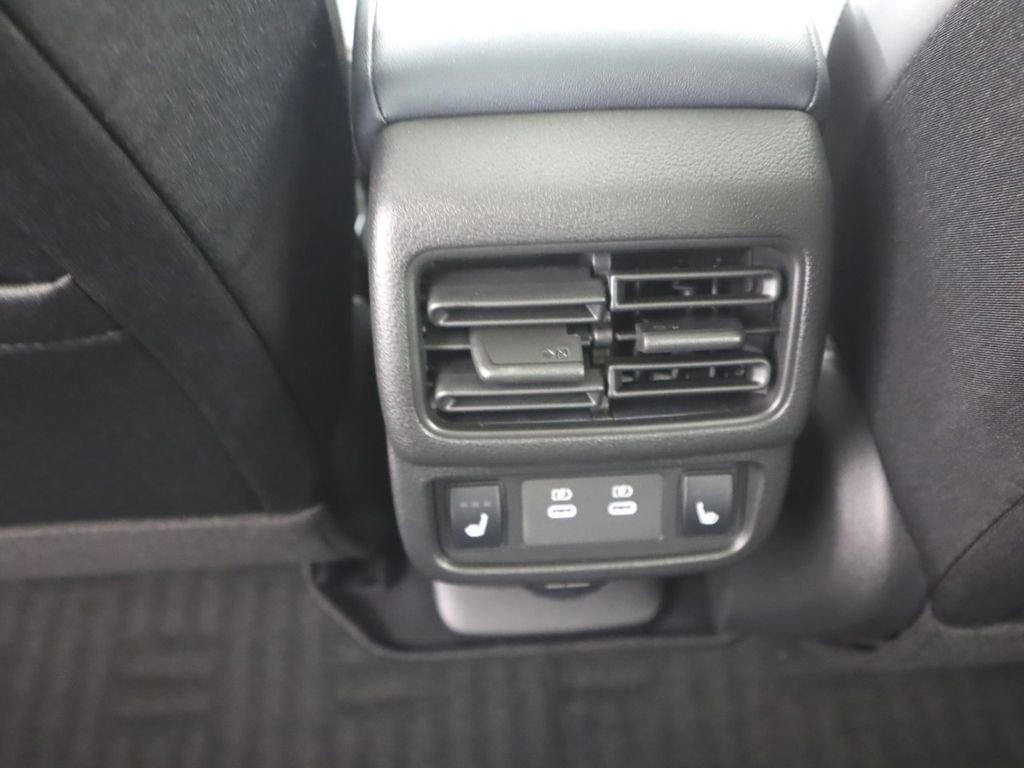 New 2026 Nissan Leaf Platinum+ w/ Floor Mat Package (Platinum+) FWD image 24