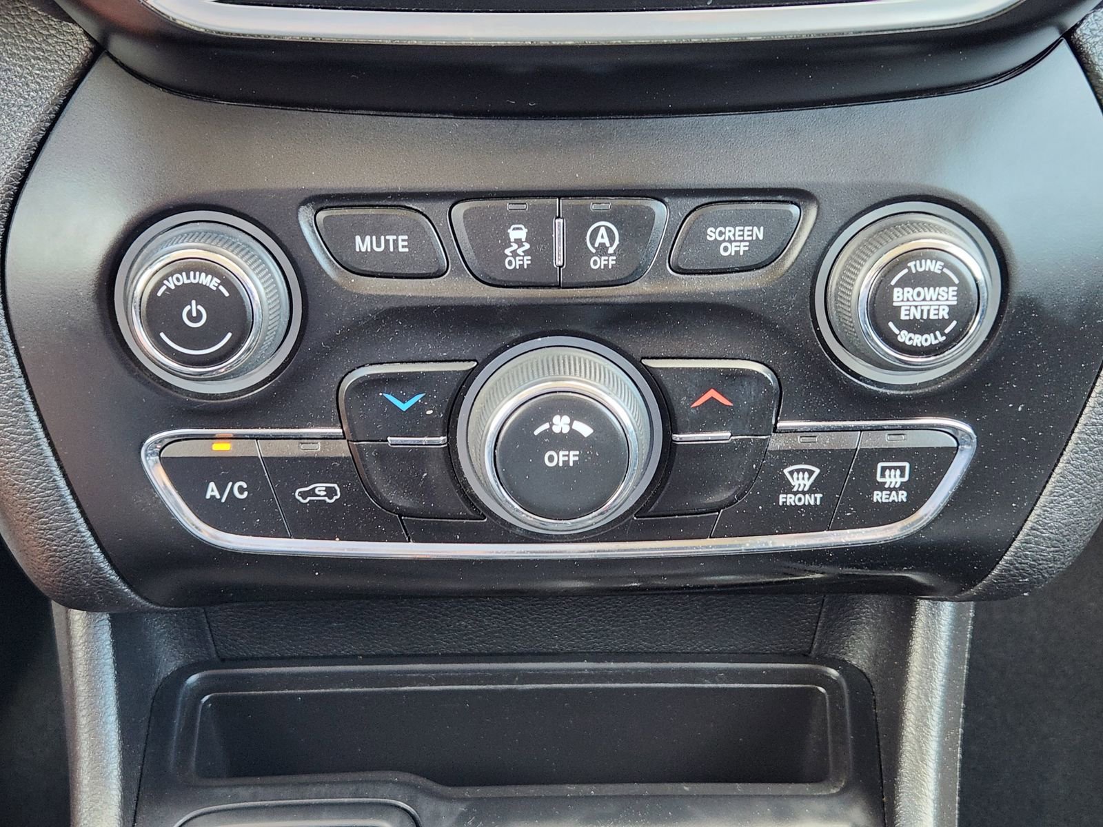 Used 2021 Jeep Cherokee Latitude Plus image 26