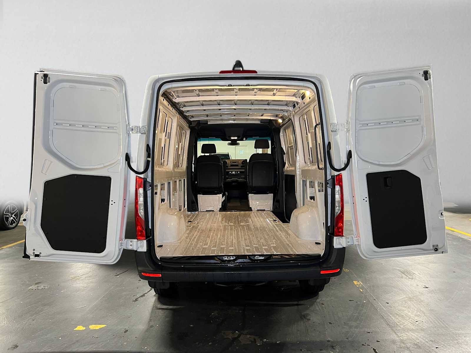 Used 2025 Mercedes-Benz Sprinter 2500 image 17
