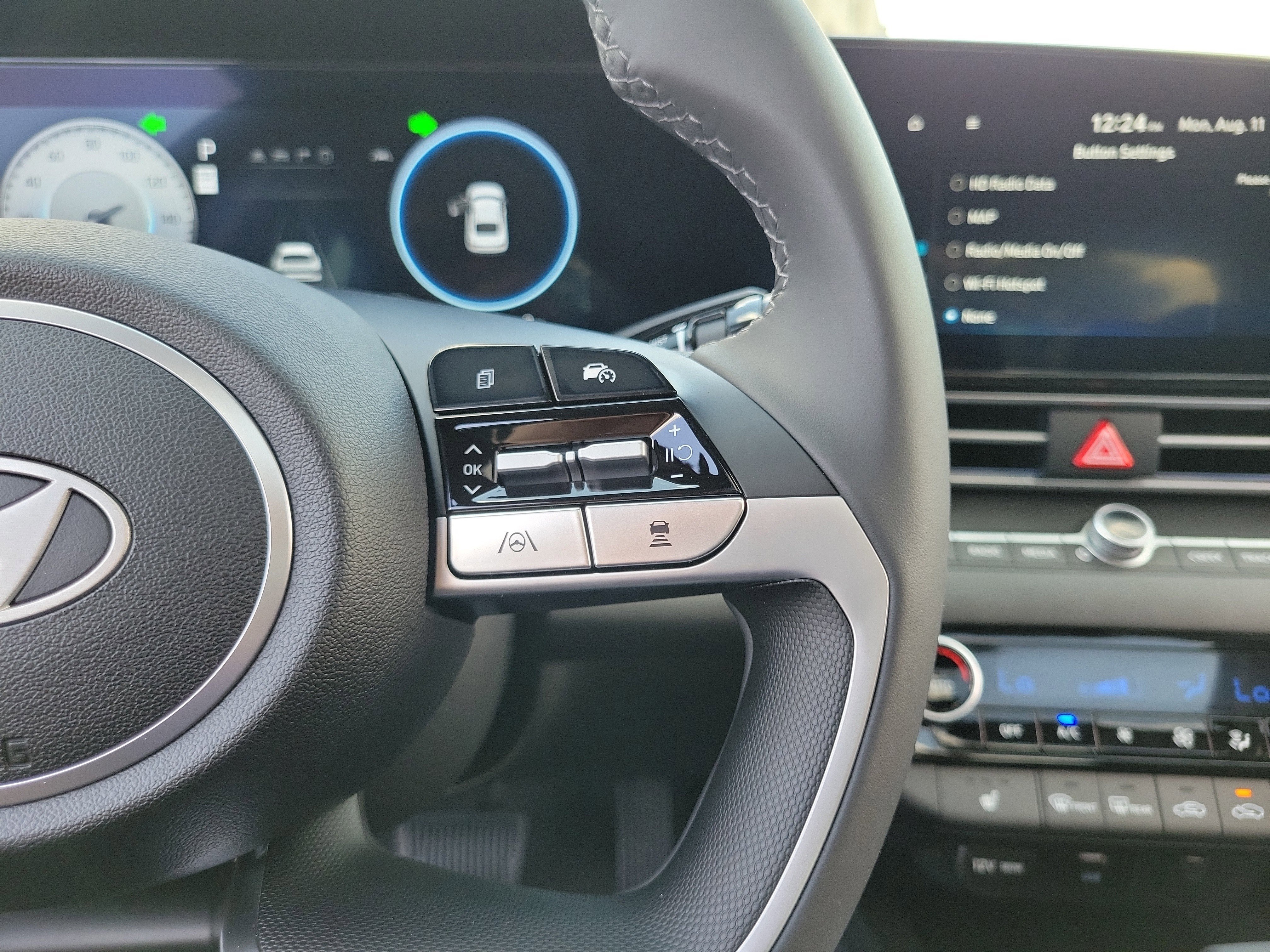 New 2025 Hyundai Elantra Limited FWD image 24