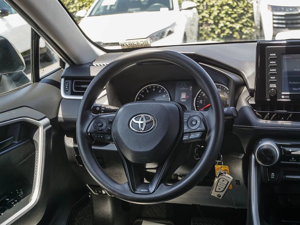 Used 2021 Toyota RAV4 LE FWD image 17