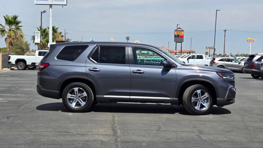 Used 2025 Honda Pilot EX-L image 3