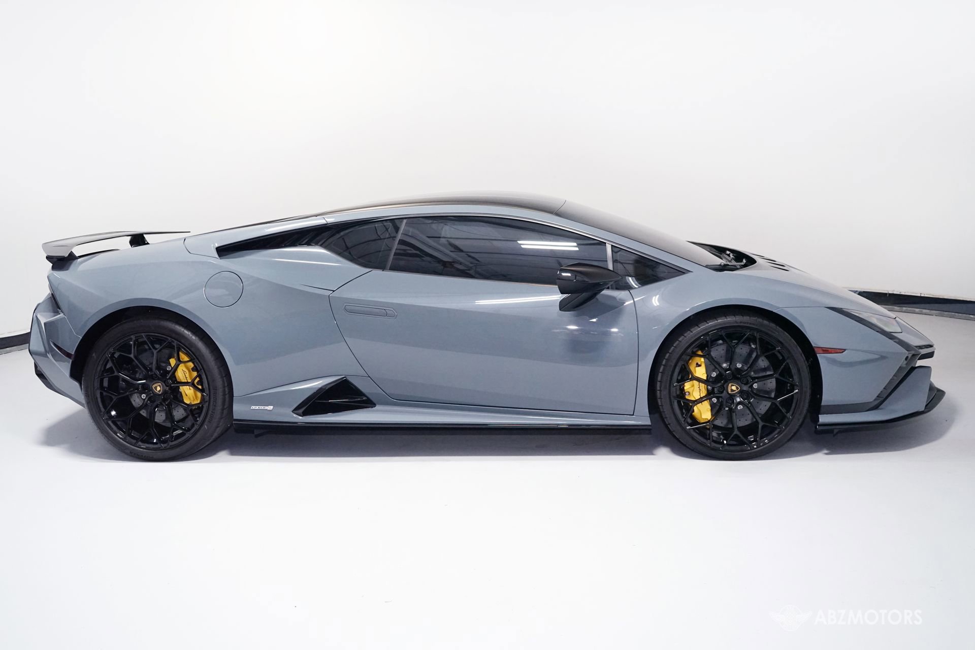 Used 2024 Lamborghini Huracan Tecnica image 4