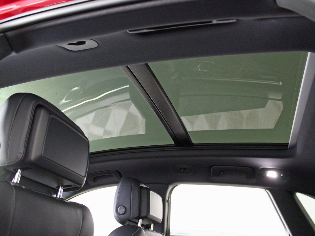 Certified 2025 Porsche Macan image 19