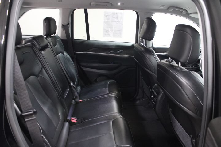 Used 2023 Jeep Grand Cherokee Limited AWD/4WD image 27
