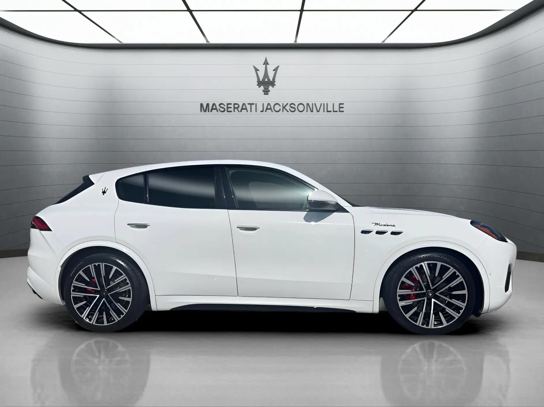 Certified 2023 Maserati Grecale Modena AWD/4WD image 5