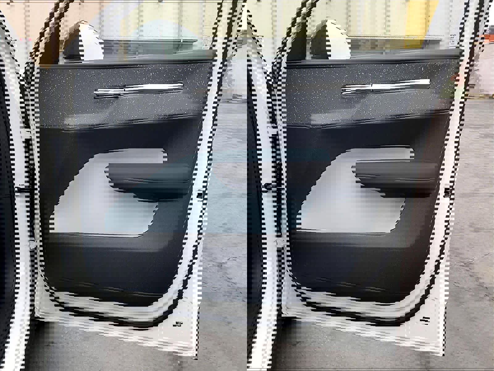 New 2025 Volvo EX30 Ultra w/ Protection Package Premier image 30