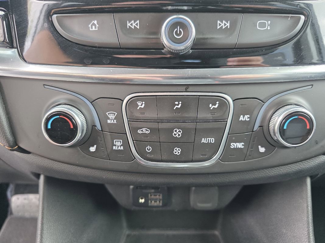 Used 2020 Chevrolet Traverse LT w/ LT Premium Package FWD image 31