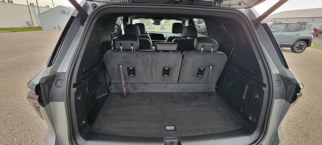 Used 2026 Chevrolet Traverse LT w/ Driver Confidence Package AWD/4WD image 11