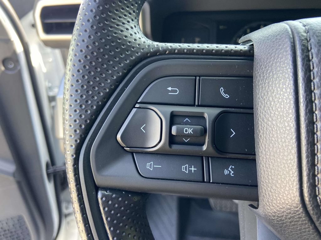 Used 2025 Toyota Tacoma SR5 AWD/4WD image 32