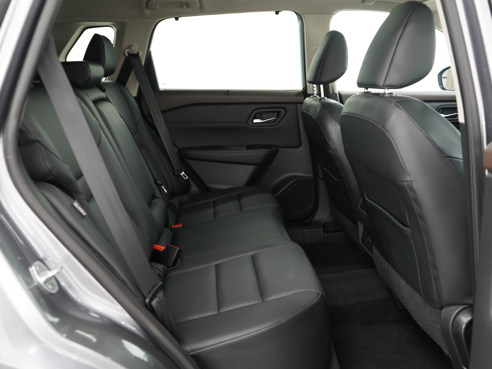 Used 2022 Nissan Rogue SV w/ SV Premium Package image 15