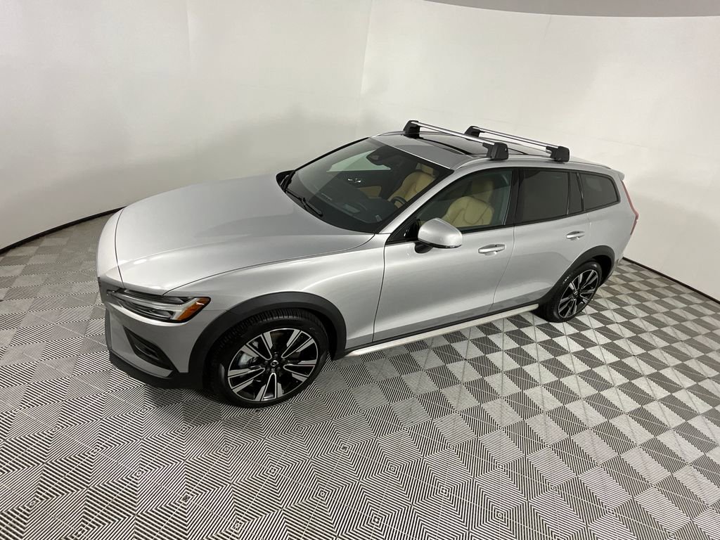 Used 2025 Volvo V60 B5 Cross Country Ultra w/ Protection Package Premier image 9