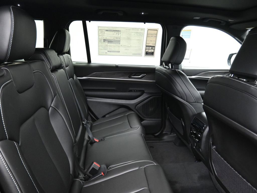 New 2025 Jeep Grand Cherokee L Limited w/ Luxury Tech Group II image 18