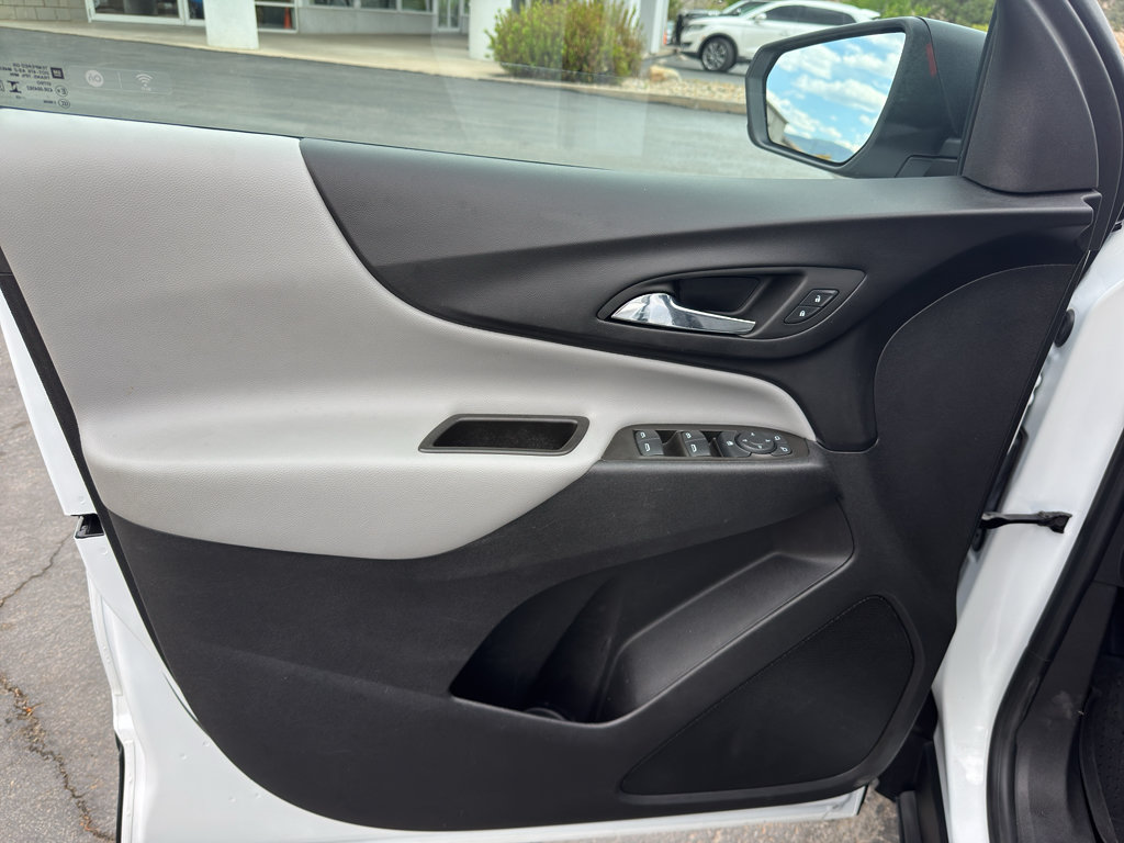 Used 2023 Chevrolet Equinox LS AWD/4WD image 17
