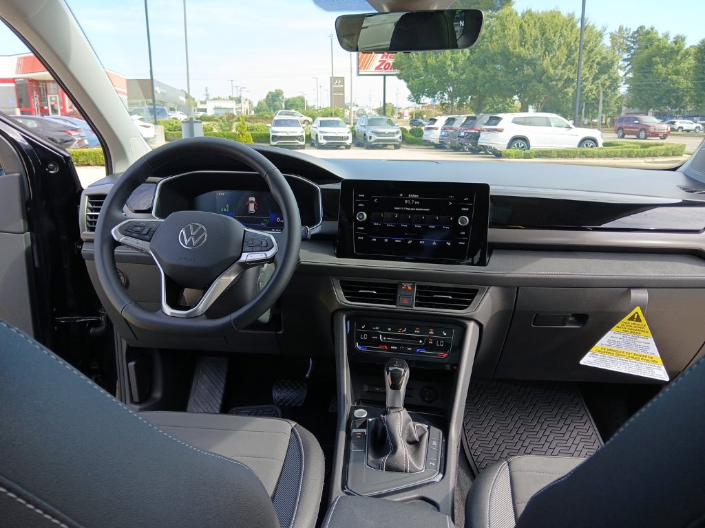 New 2027 Volkswagen Taos SE FWD image 25